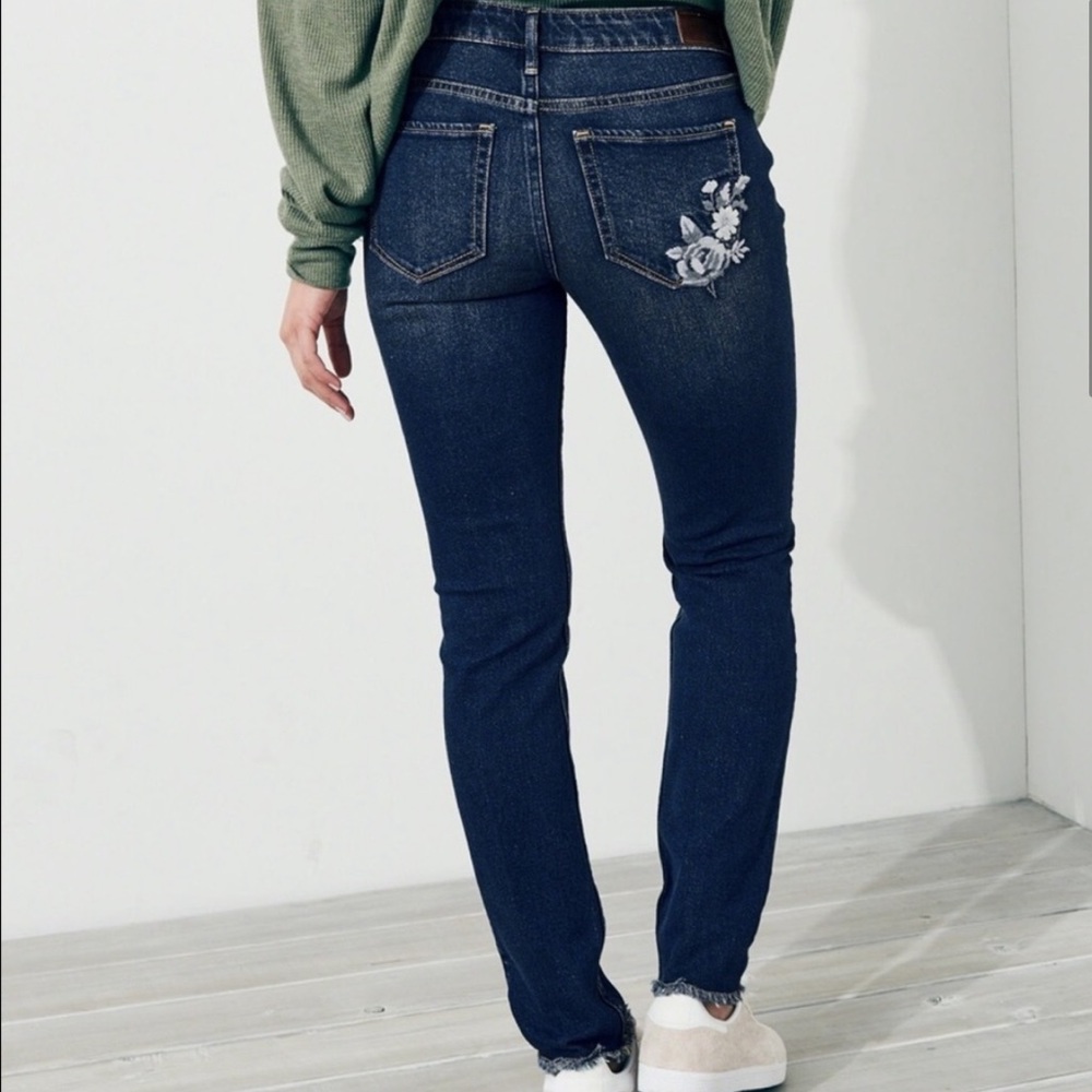 🆕 Hollister Embroidered Low Rise Skinny Jeans